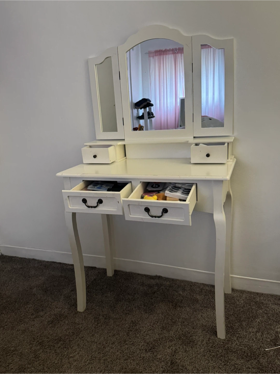 White Vanity Table with Tri-Fold Mirror - photo 4