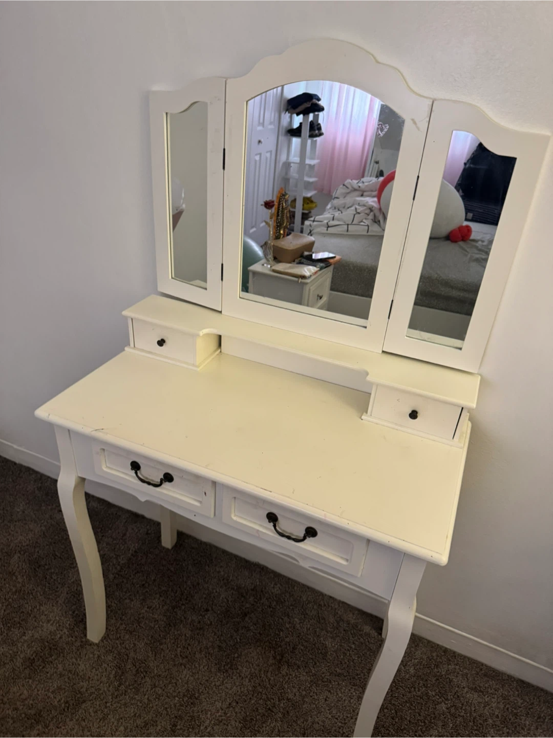 White Vanity Table with Tri-Fold Mirror - photo 5
