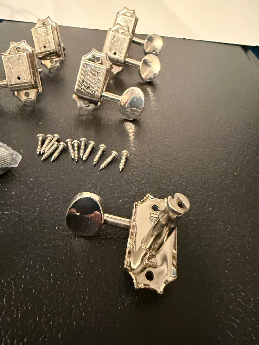 6 Guitar Tuning Machines & Screws - photo 2