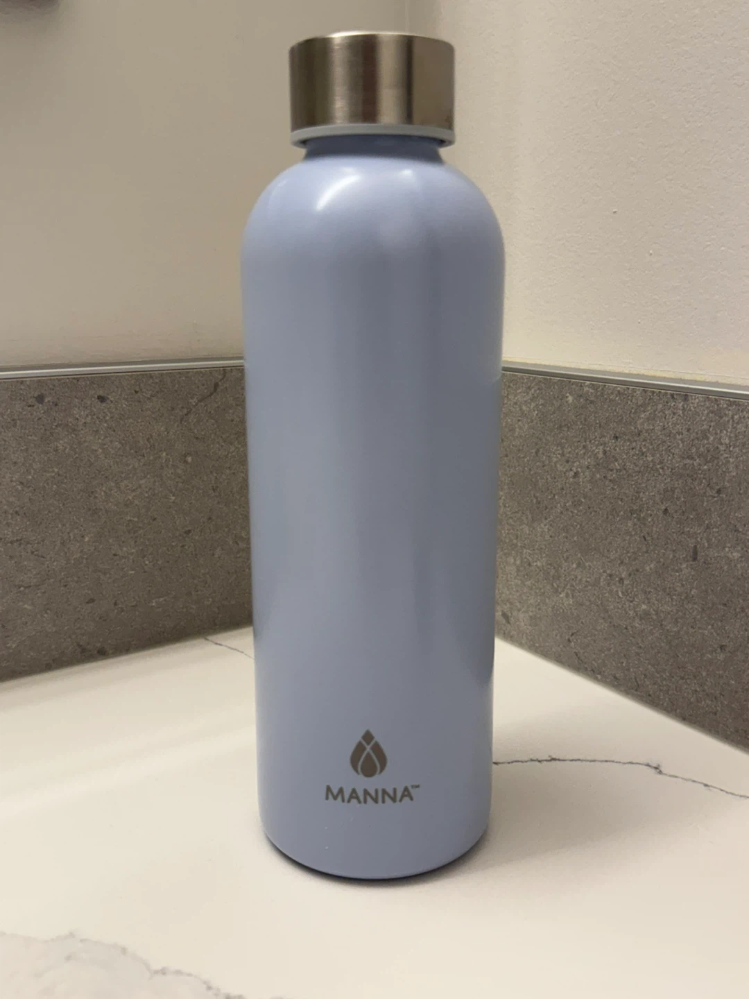 NEW Manna 26 oz Color Changing Water Bottle – Leakproof