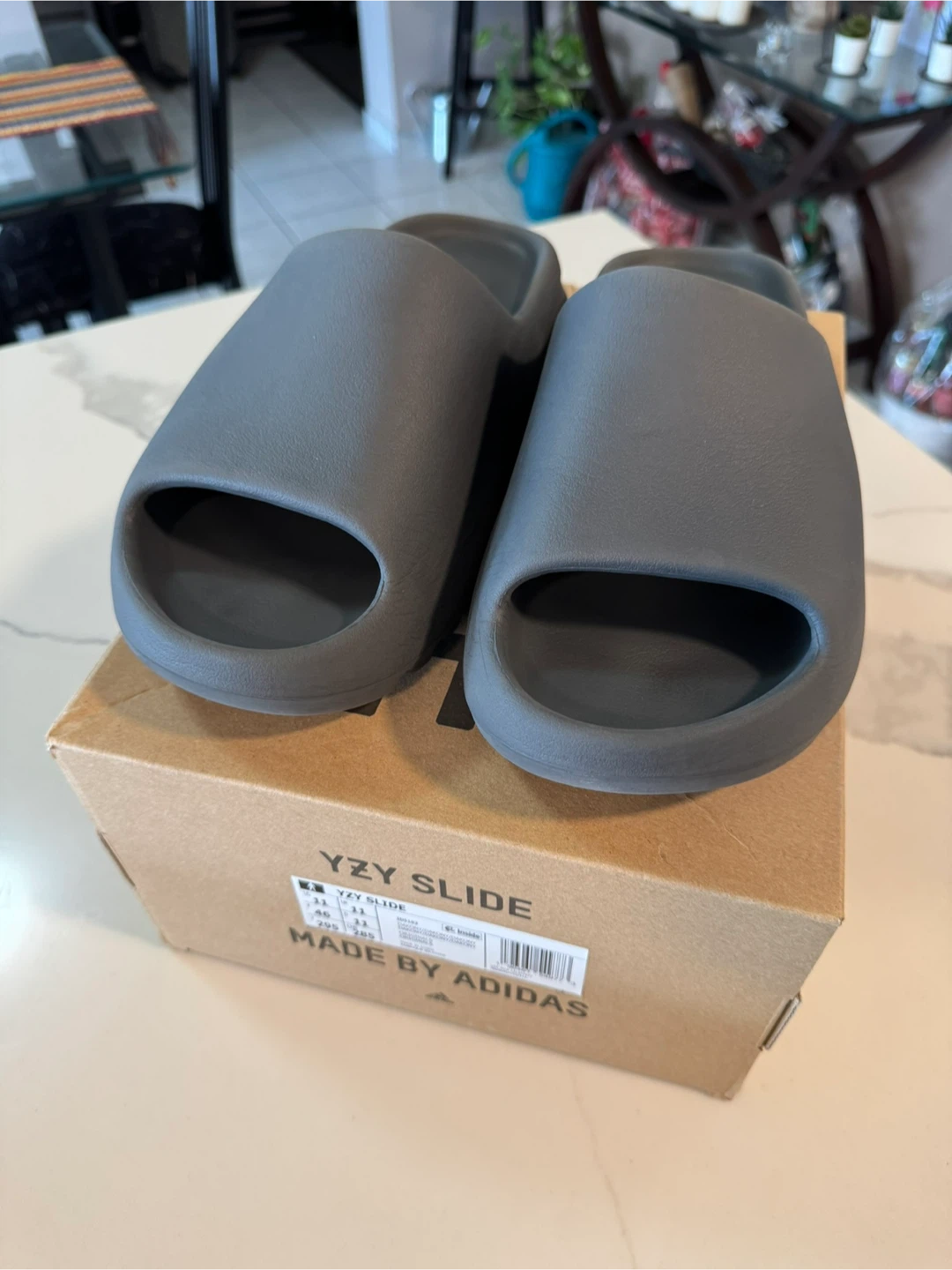 Yeezy Slides Granite - Size 11M - photo 4