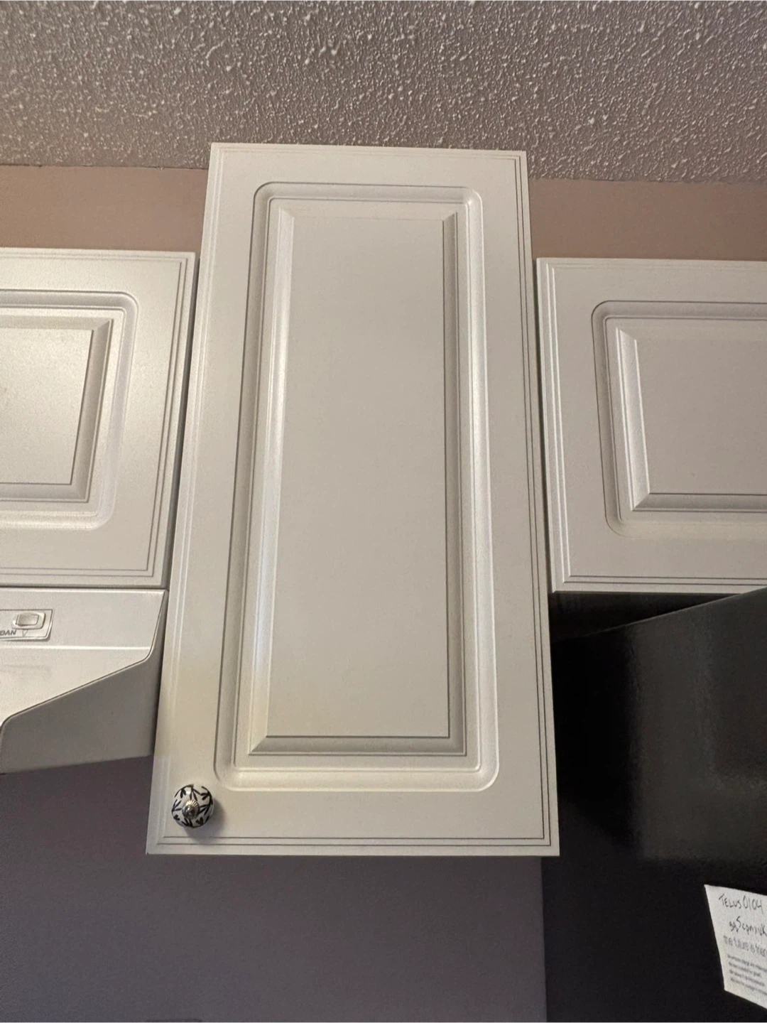 8 Kitchen Cabinet Doors w Hinges - photo 3