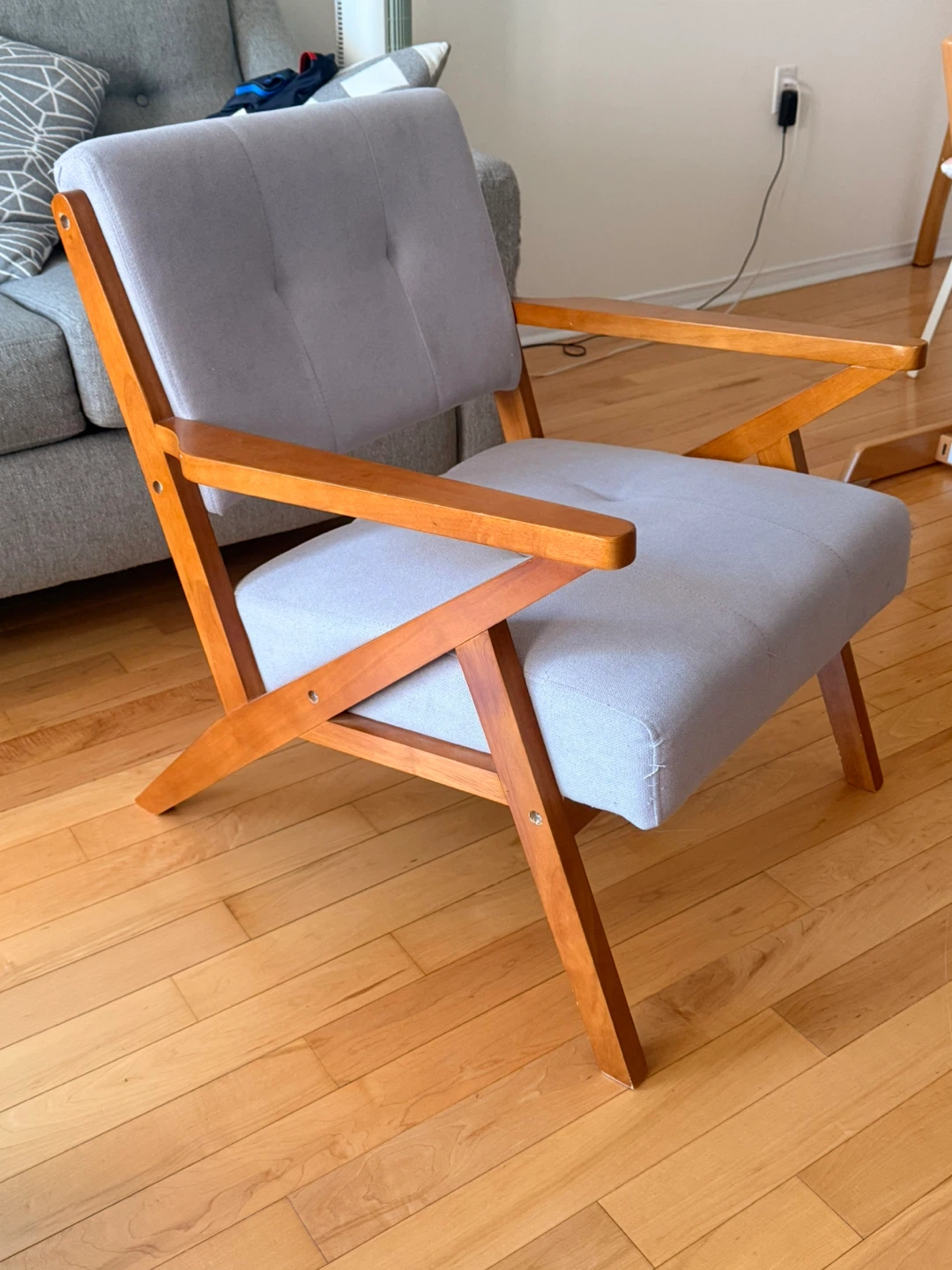 Modern accent chair