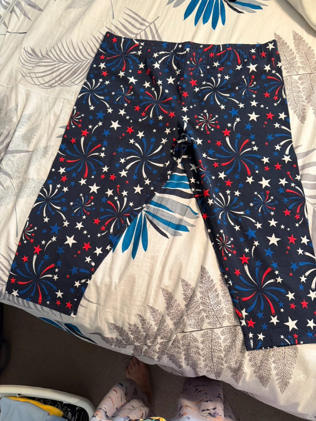 No Boundaries Capri Leggings Size XXXL (21) Red White Blue Stars