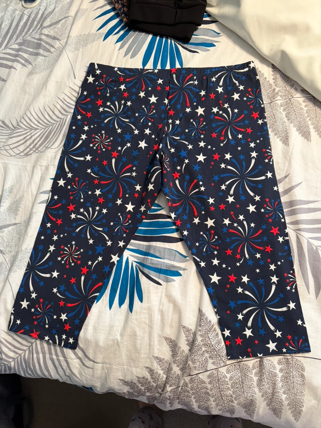 No Boundaries Capri Leggings Size XXXL (21) Red White Blue Stars - photo 2