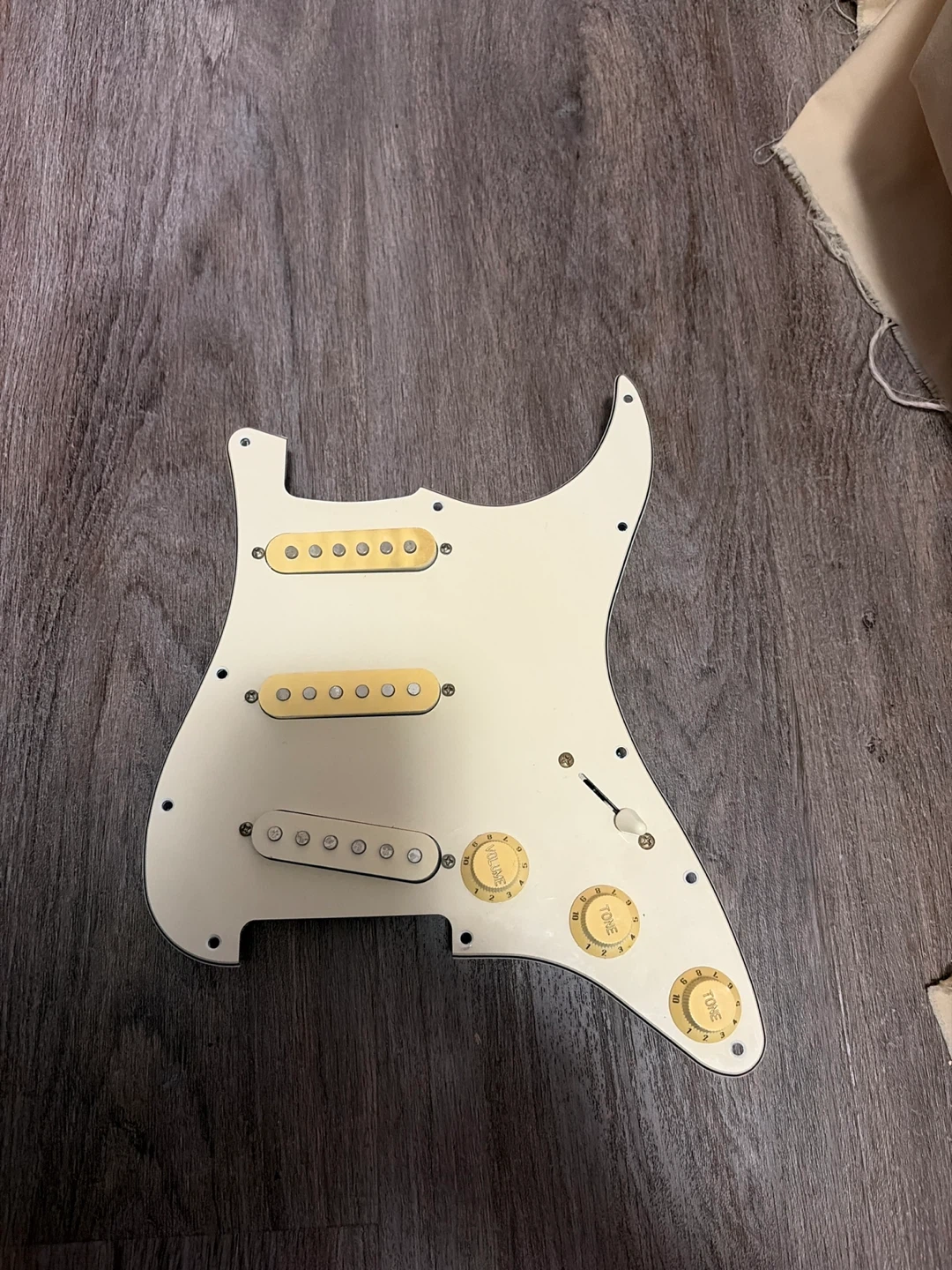 White Guitar Pickguard with Pickups and Knobs