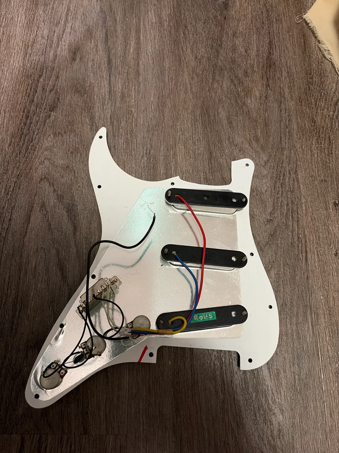 White Guitar Pickguard with Pickups and Knobs - photo 2