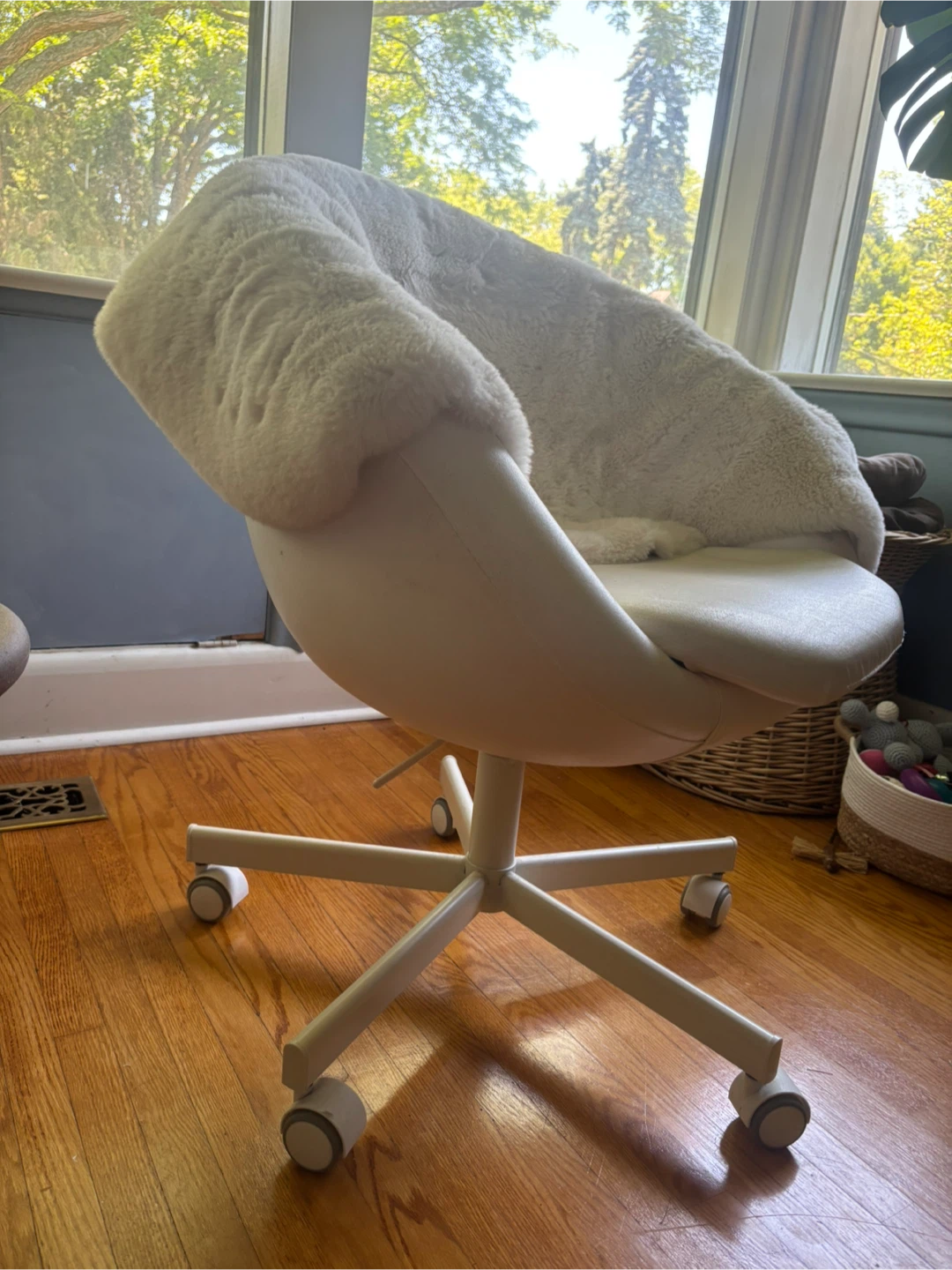 Faux Fur Swivel Chair - photo 2