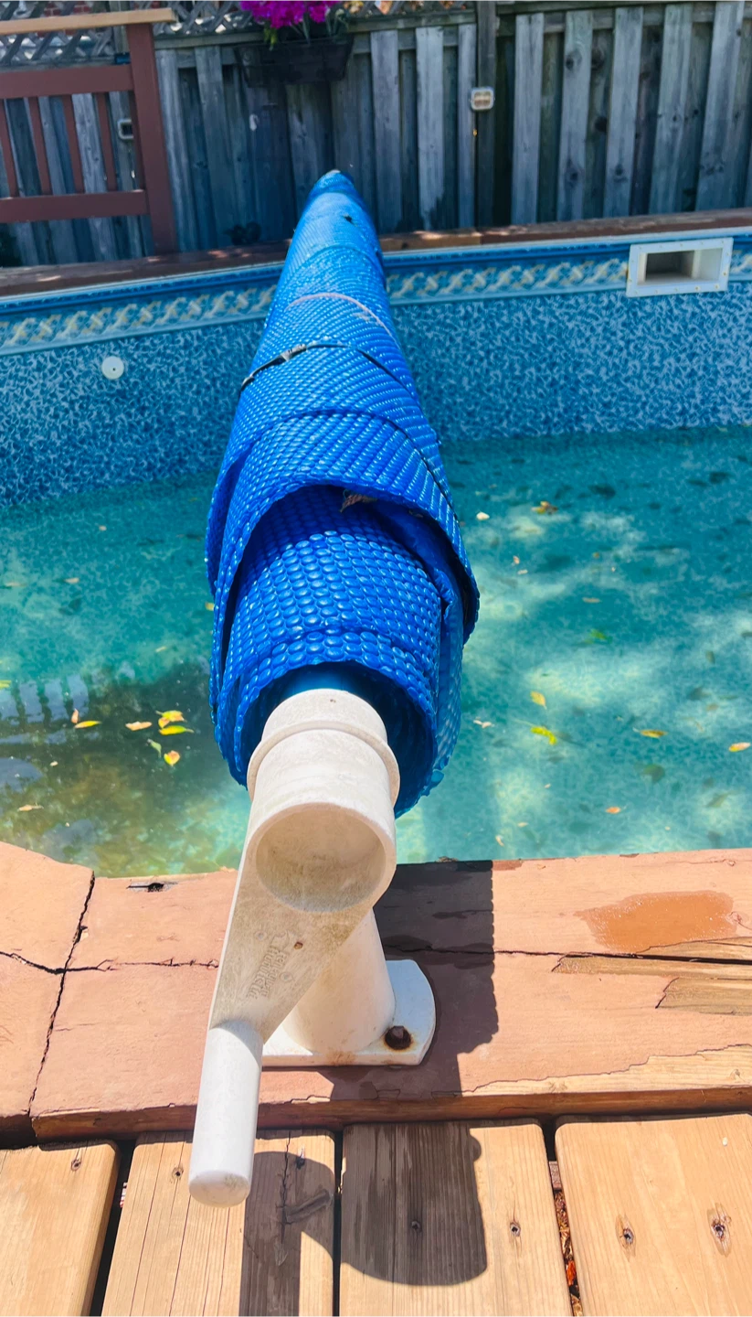 PENDING PICKUP - Pool Solar Cover Reel System - photo 2