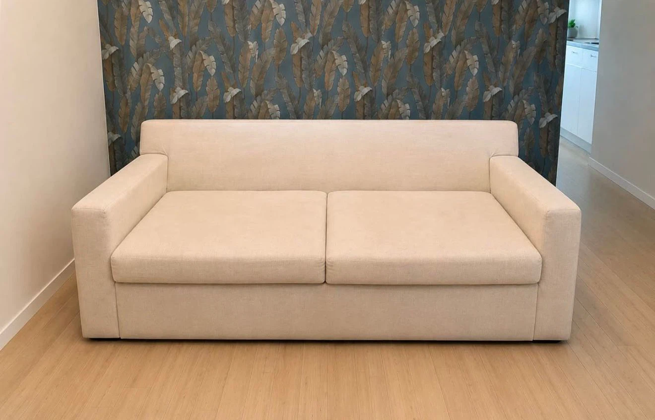 Modern Cream 4-Seater Sofa – Excellent Condition - photo 2