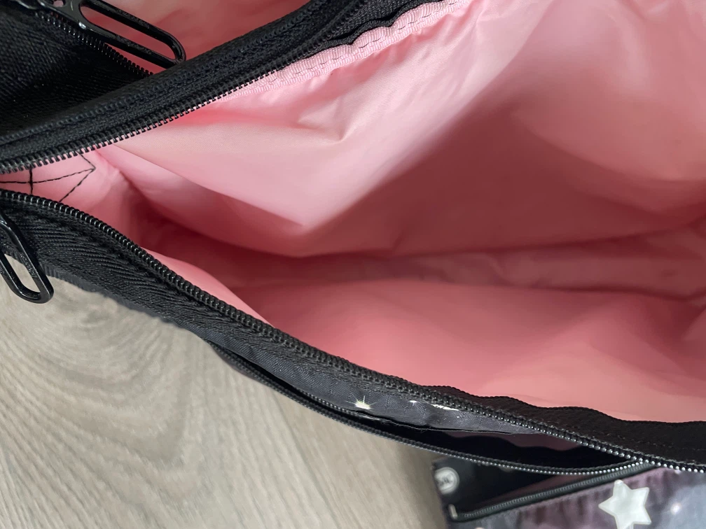 Le Sportsac Snoopy Messenger - photo 4