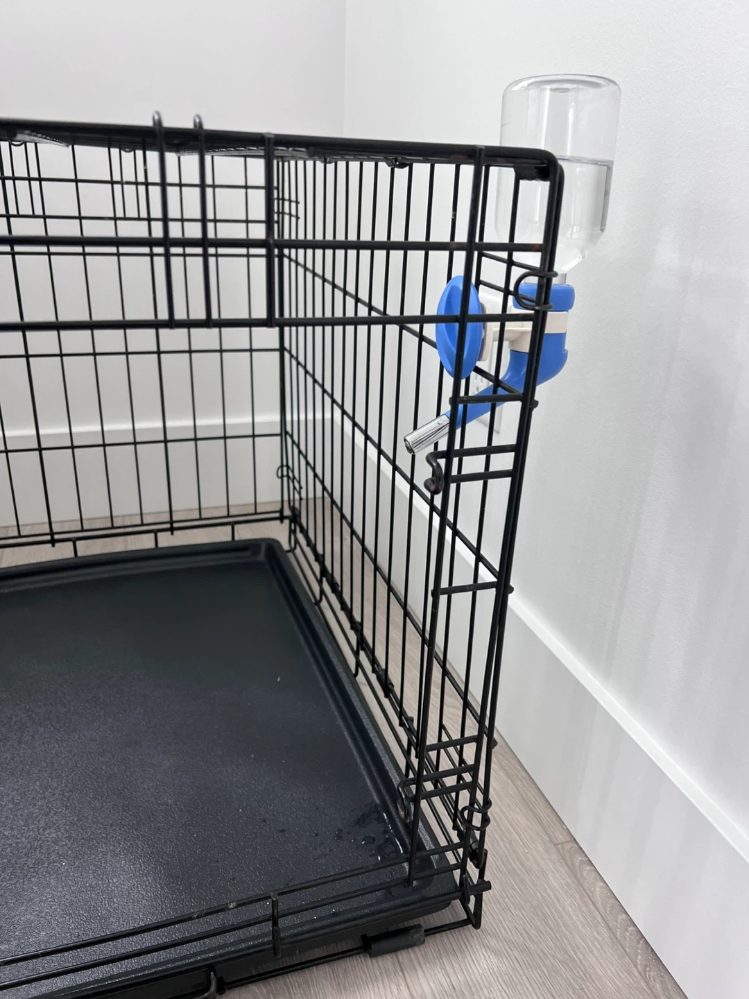 $65 Small-Medium Dog Steel Crate + UNUSED Non-Drip Water Spout - photo 2