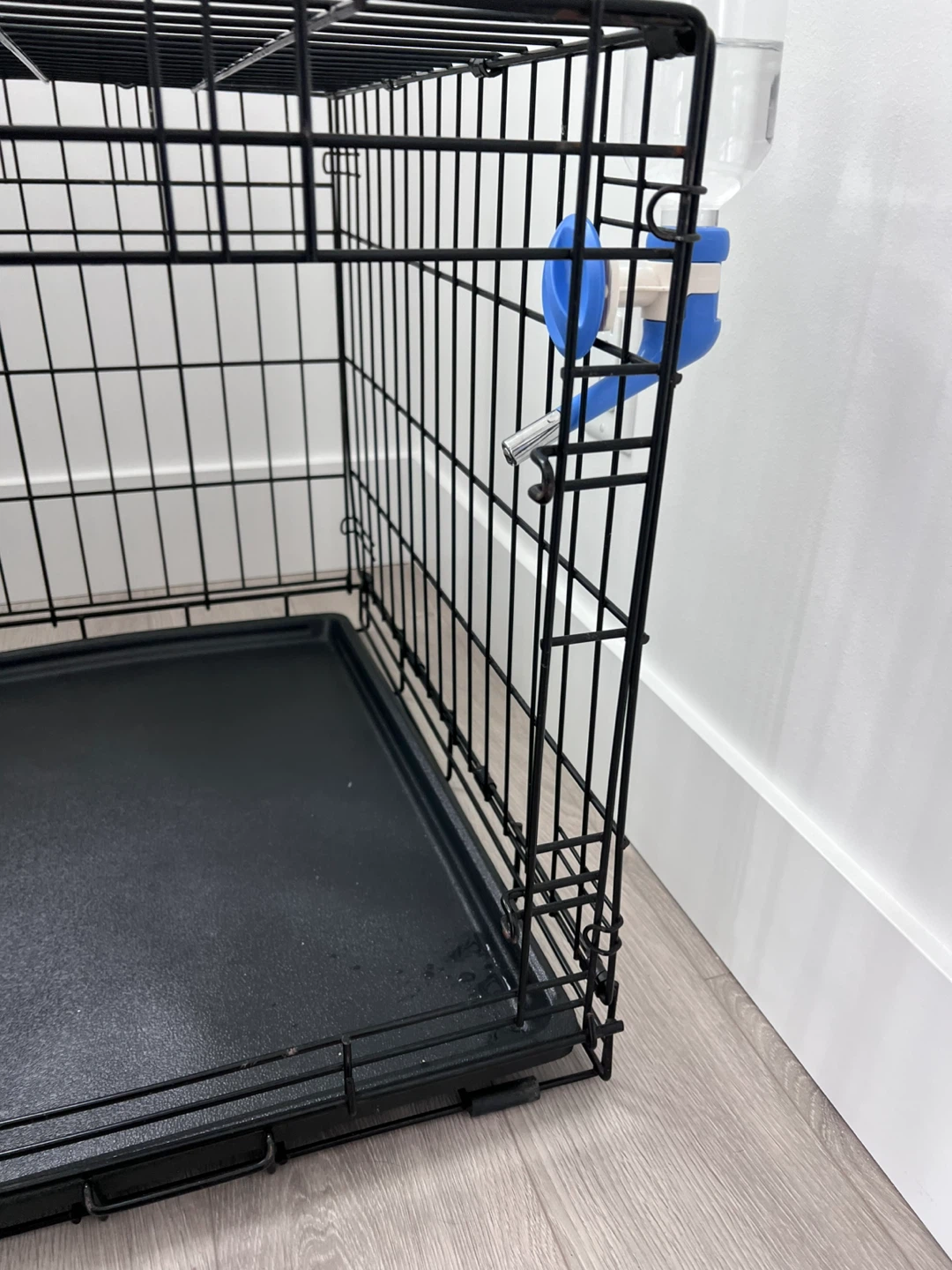 $65 Small-Medium Dog Steel Crate + UNUSED Non-Drip Water Spout - photo 3