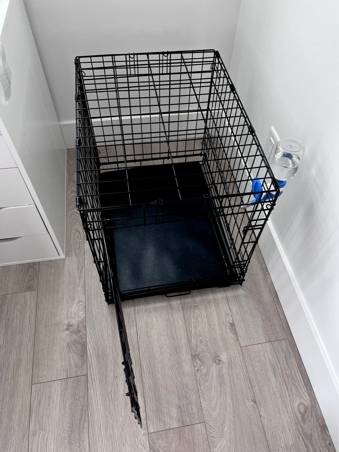 $65 Small-Medium Dog Steel Crate + UNUSED Non-Drip Water Spout