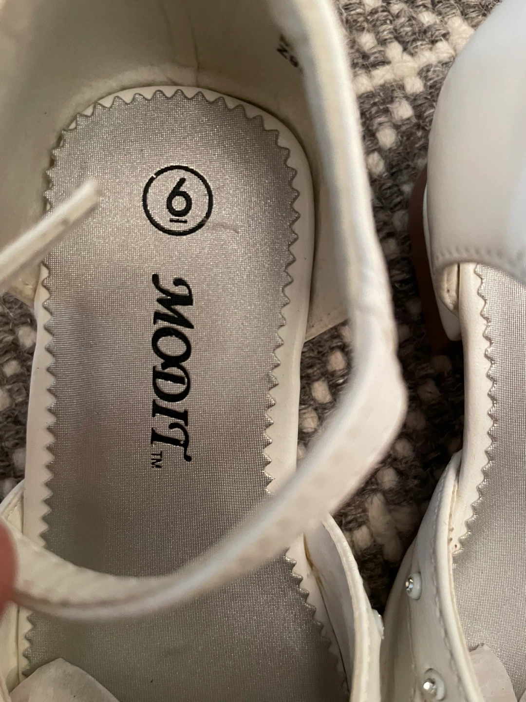 Moditt White Flower Dress Shoes Size 6 - photo 3