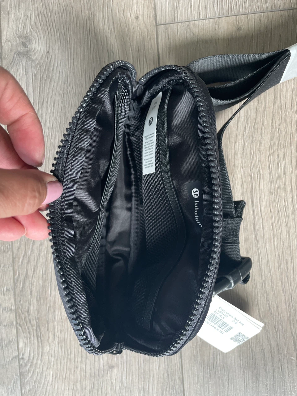 BNWT Lululemon Black Everywhere Belt Bag - photo 2