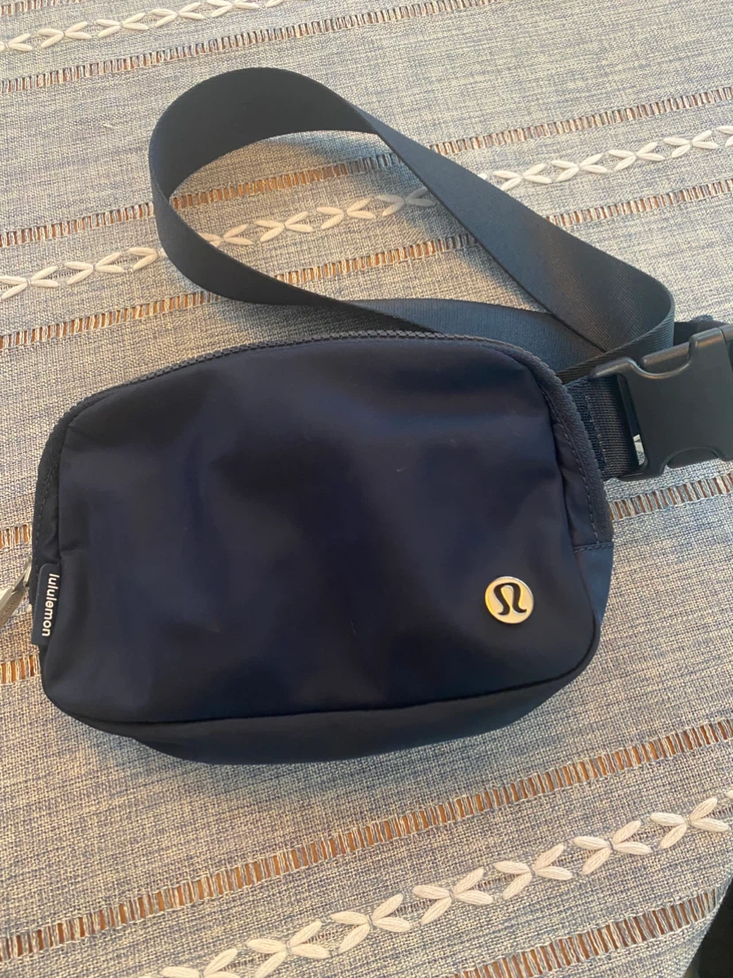 Lululemon Everywhere Belt Bag