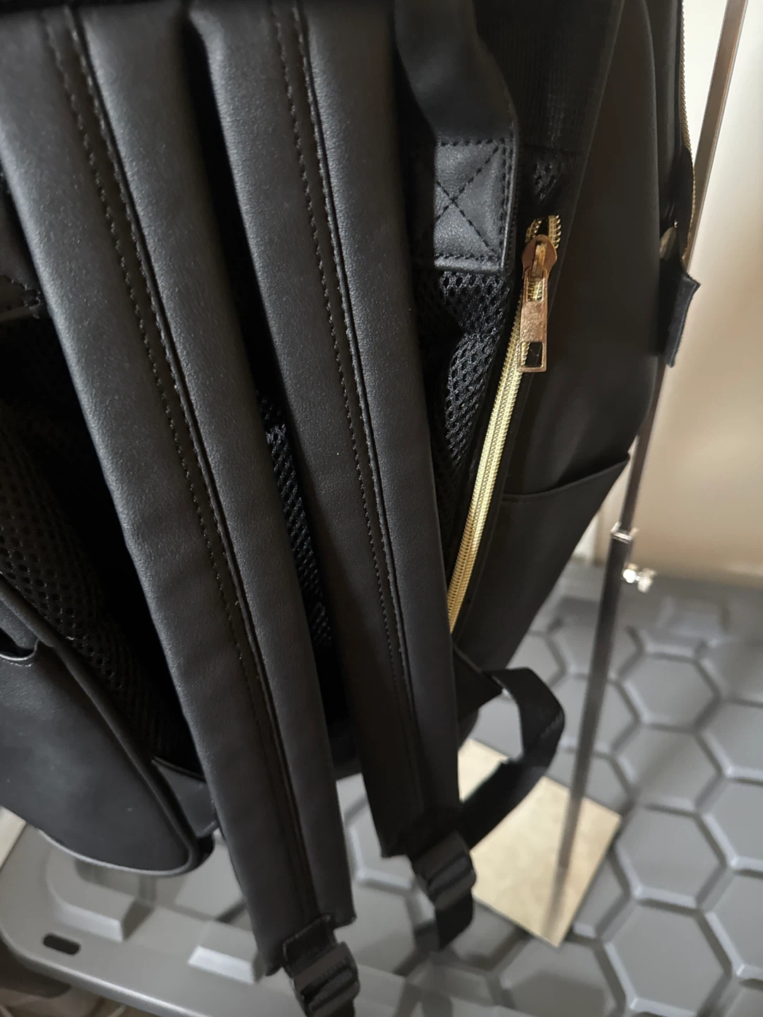 Black backpack - photo 4