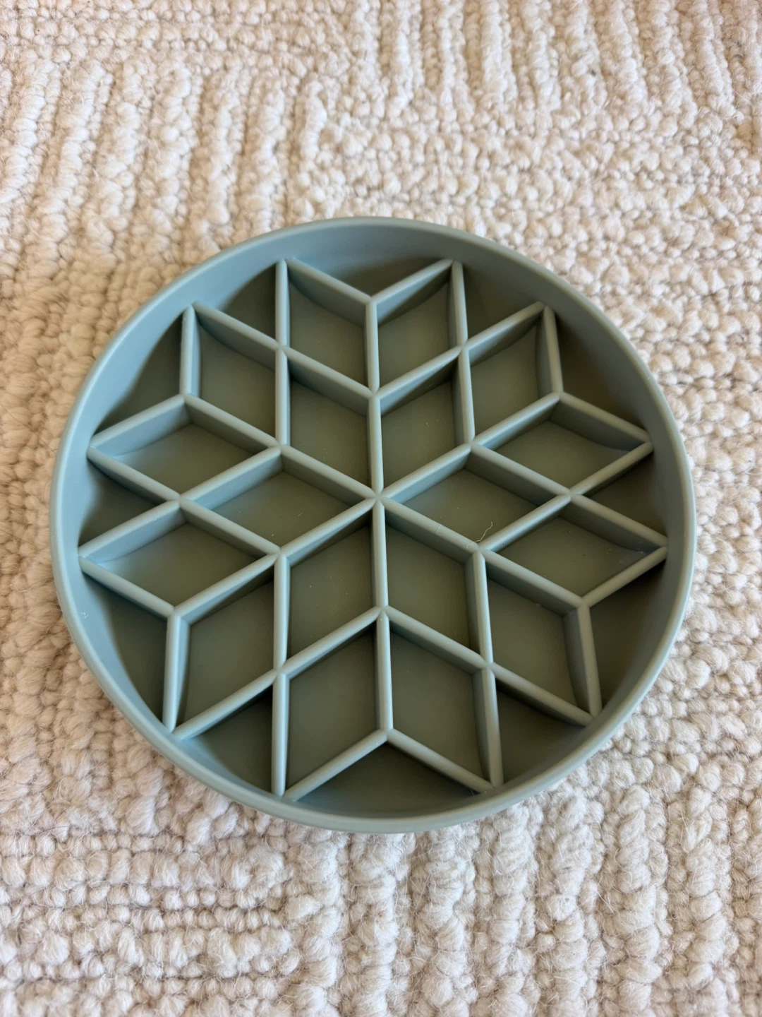 Ohmo Dog Slow Feeder (large, sage green)