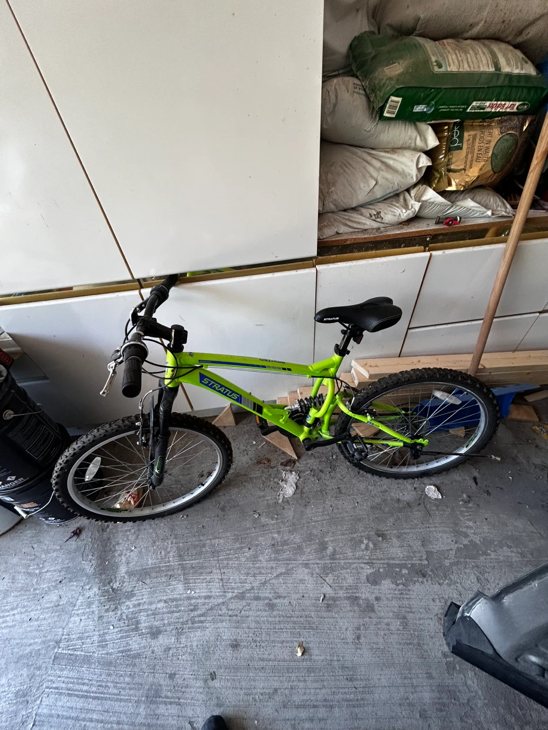 Stratus mountain bike (Read description ⚠️)