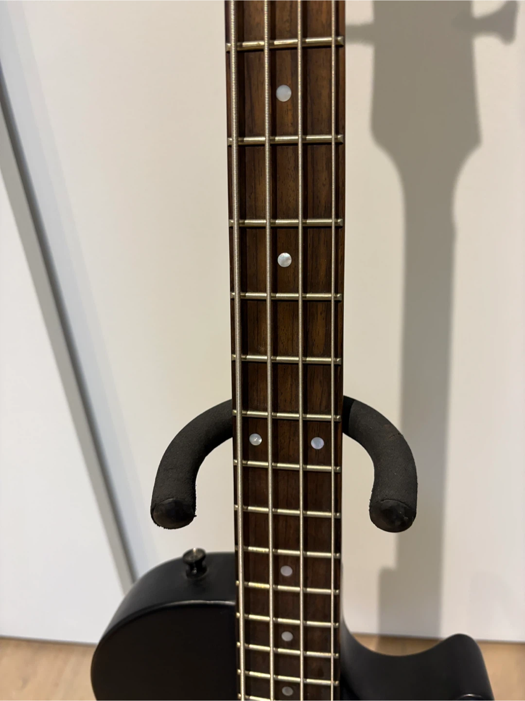 2011 Epiphone Les Paul Special Bass with Gig Bag - photo 4