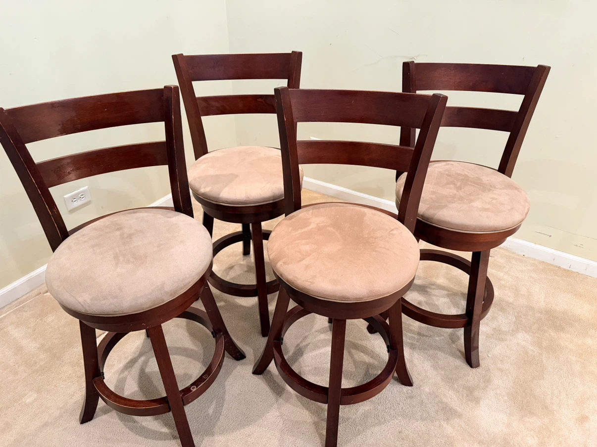 4 swivel Bar stools