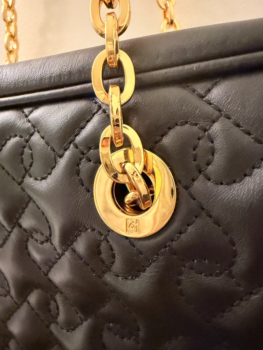 Ports black quilted leather shoulder bag with gold chain - photo 3