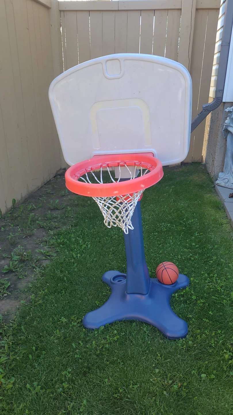 Little Tikes Adjustable Basketball Hoop