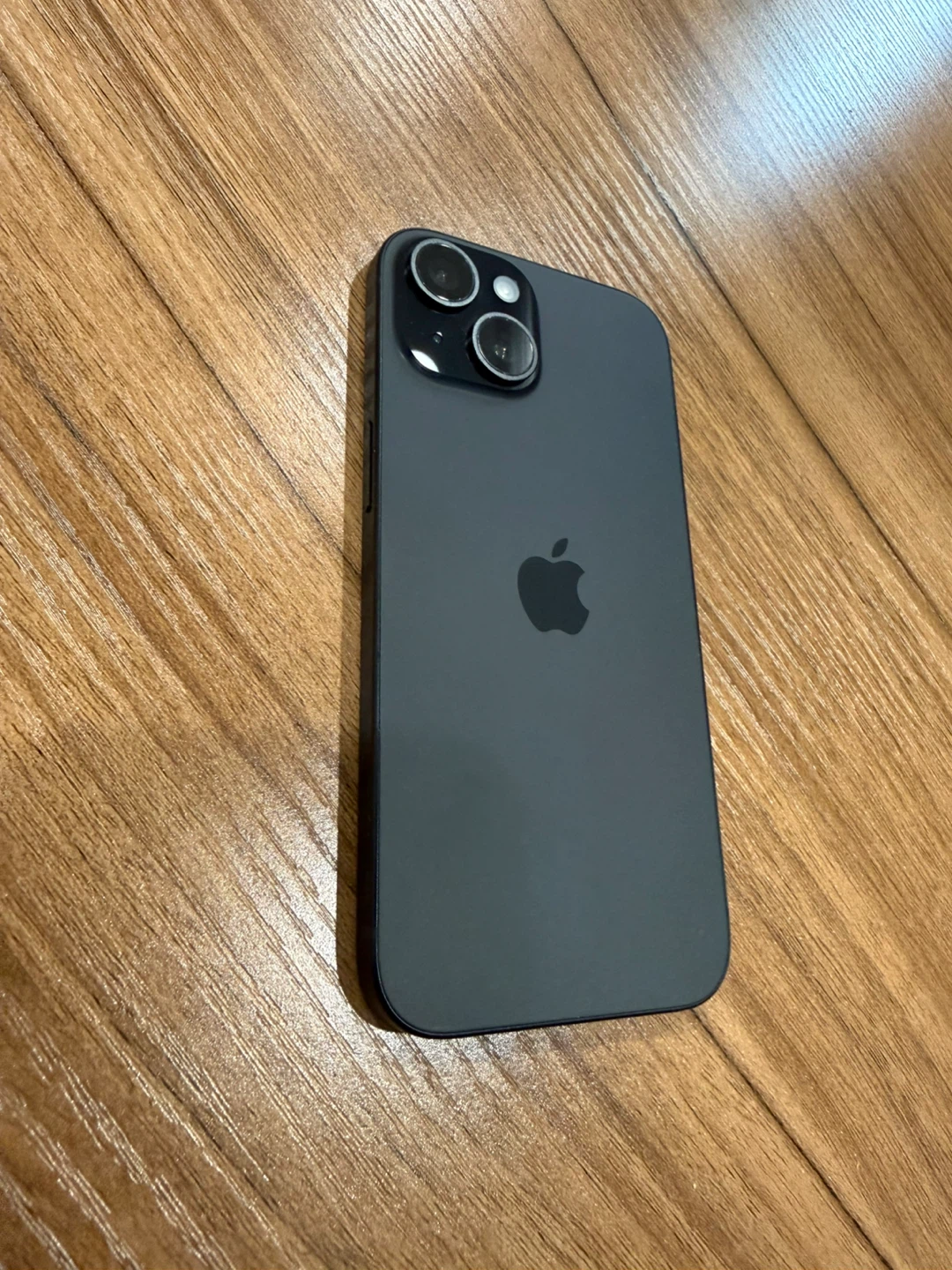 iPhone 15 - photo 2