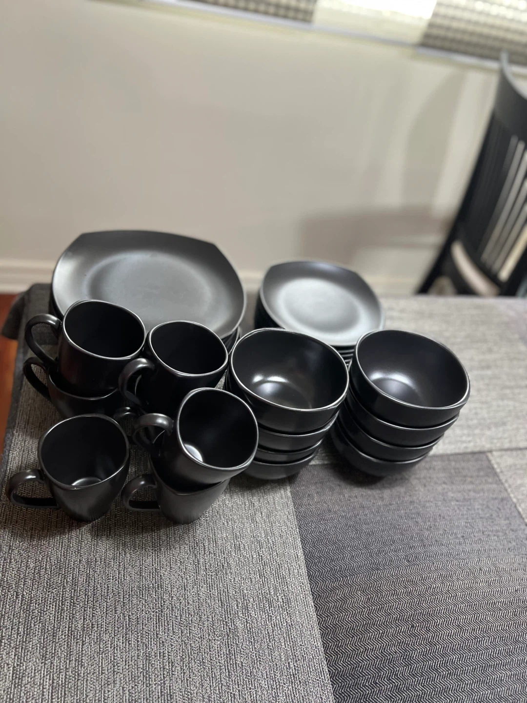 Black Ceramic Dinnerware Set - 4 Mugs, 4 Bowls, 8 Plates - photo 3