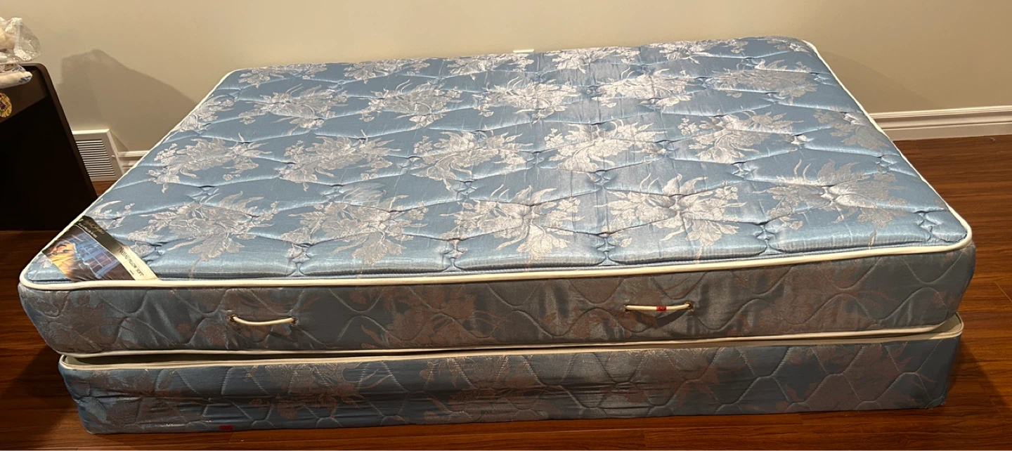 Serta Pillow Soft double Mattress and box spring - photo 4