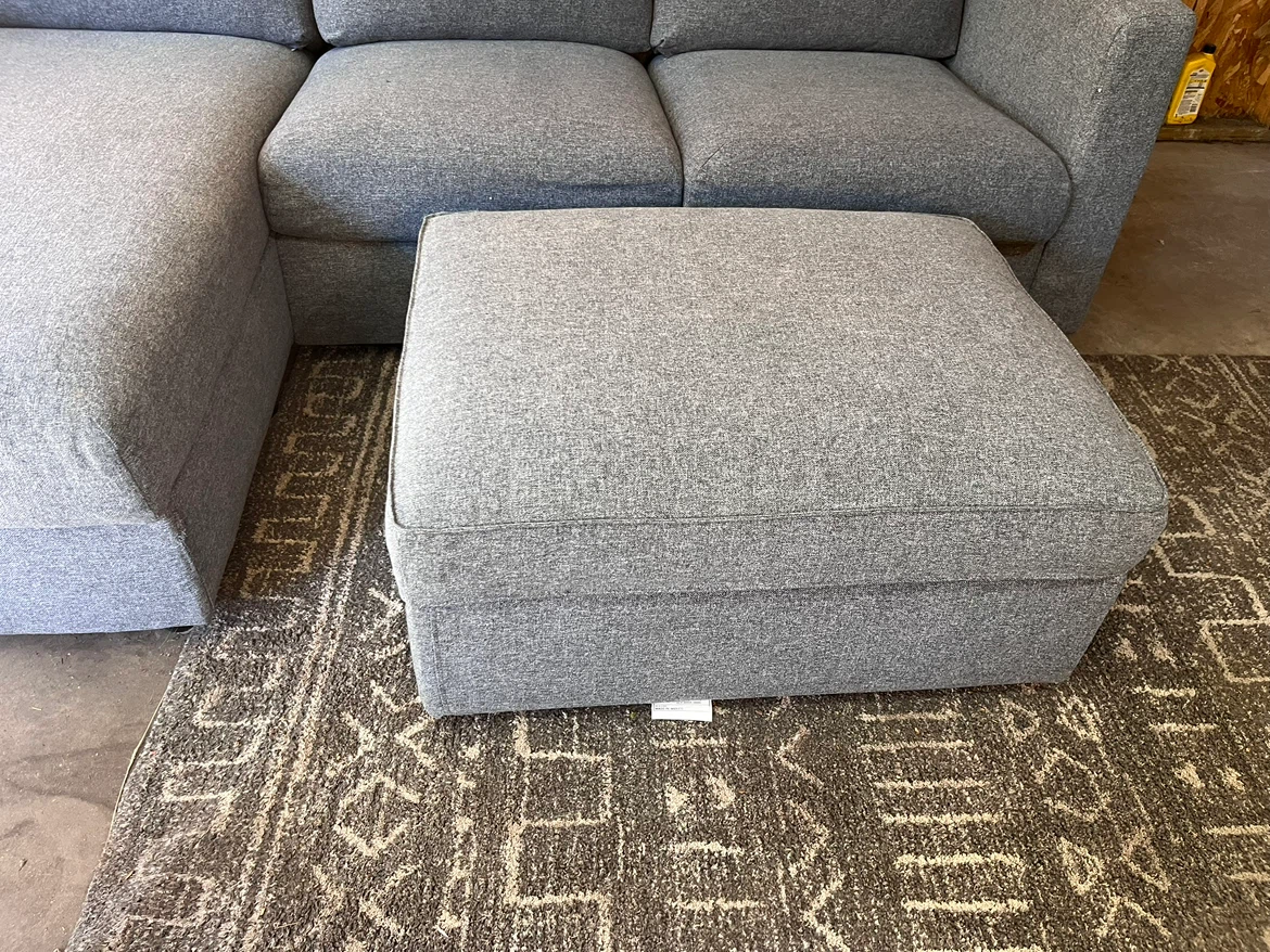 🚚FREE DELIVERY- Gray Sectional Sofa w/ Storage Ottoman - photo 5