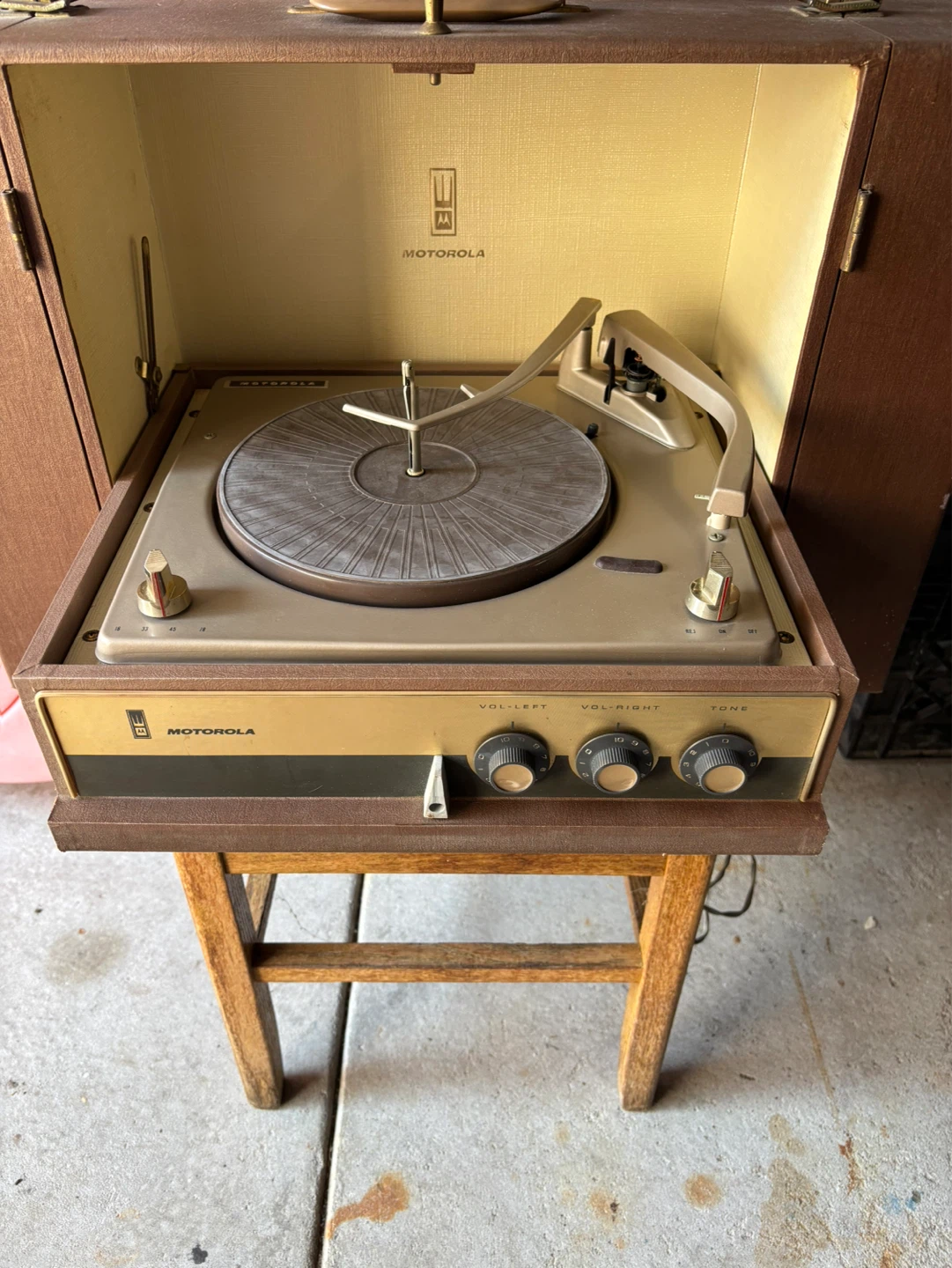Motorola Stereo Record Player - photo 2