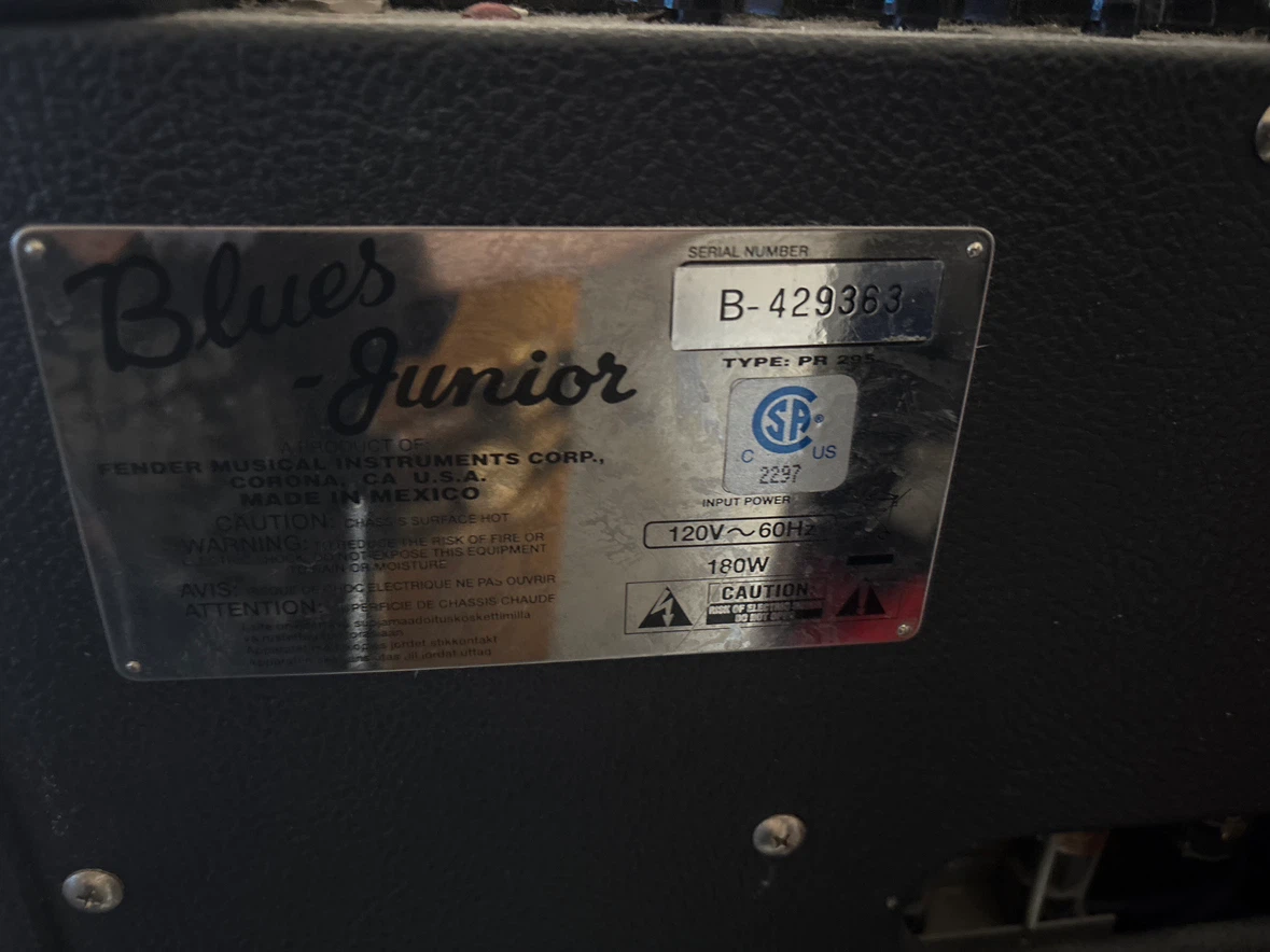 Fender Blues Junior 15W Guitar Amplifier - photo 2