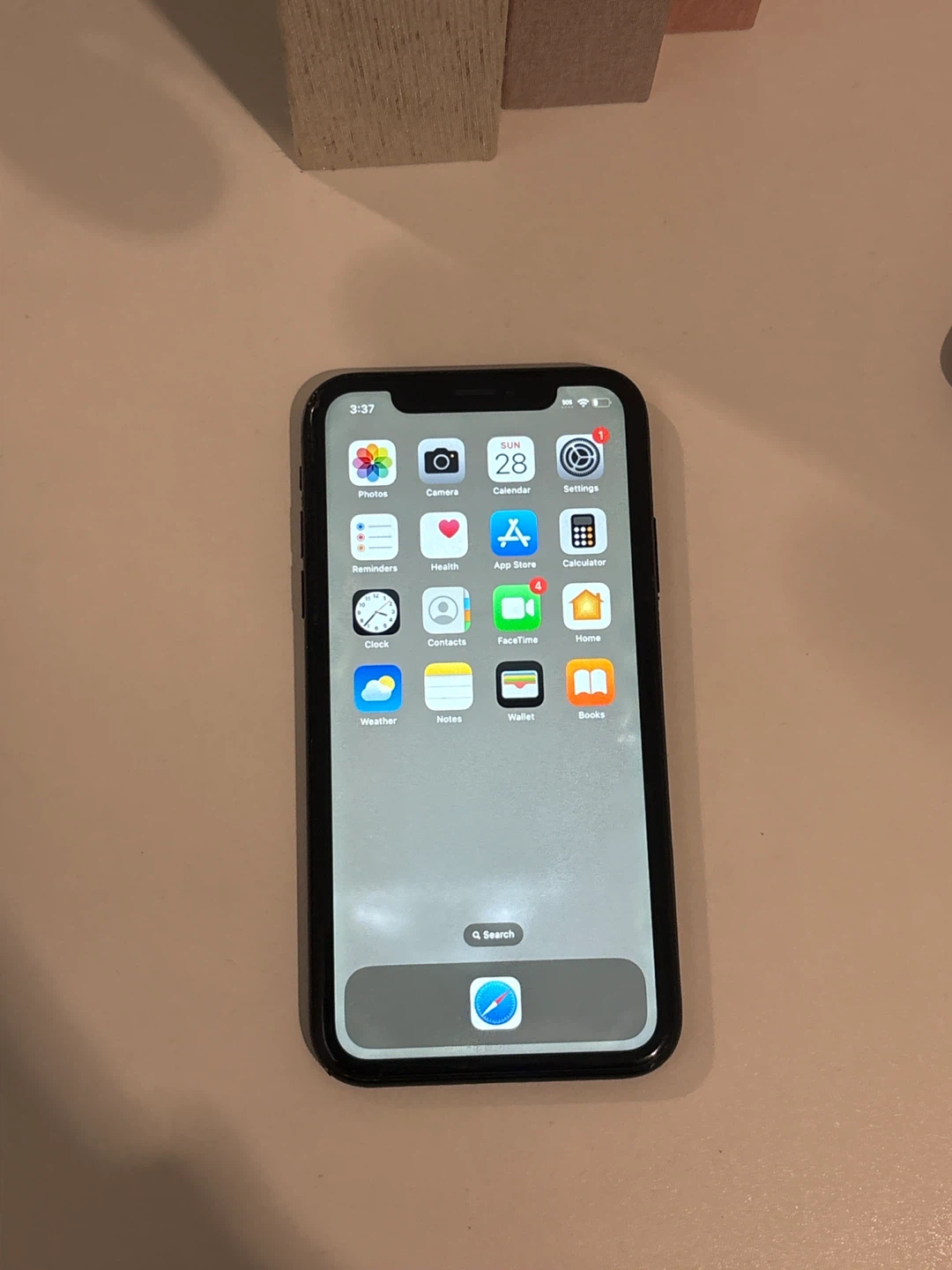 iPhone XR - photo 2