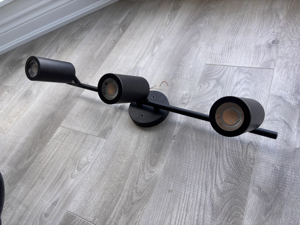 3-Light Track Ceiling Fixture – Excellent Condition