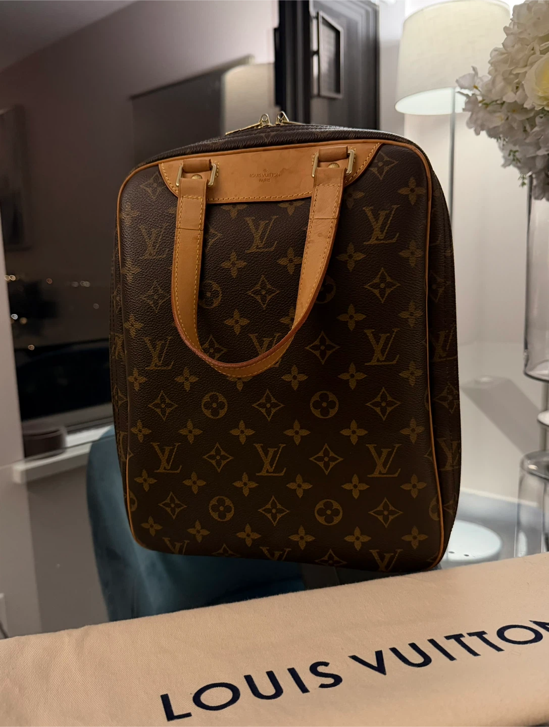 Louis Vuitton Unisex Monogram Bag Authentic LV - photo 2