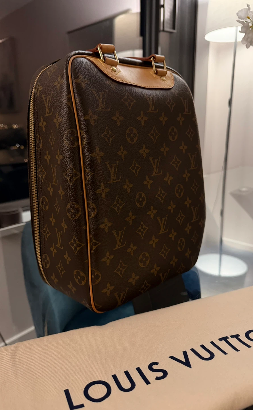 Louis Vuitton Unisex Monogram Bag Authentic LV - photo 4