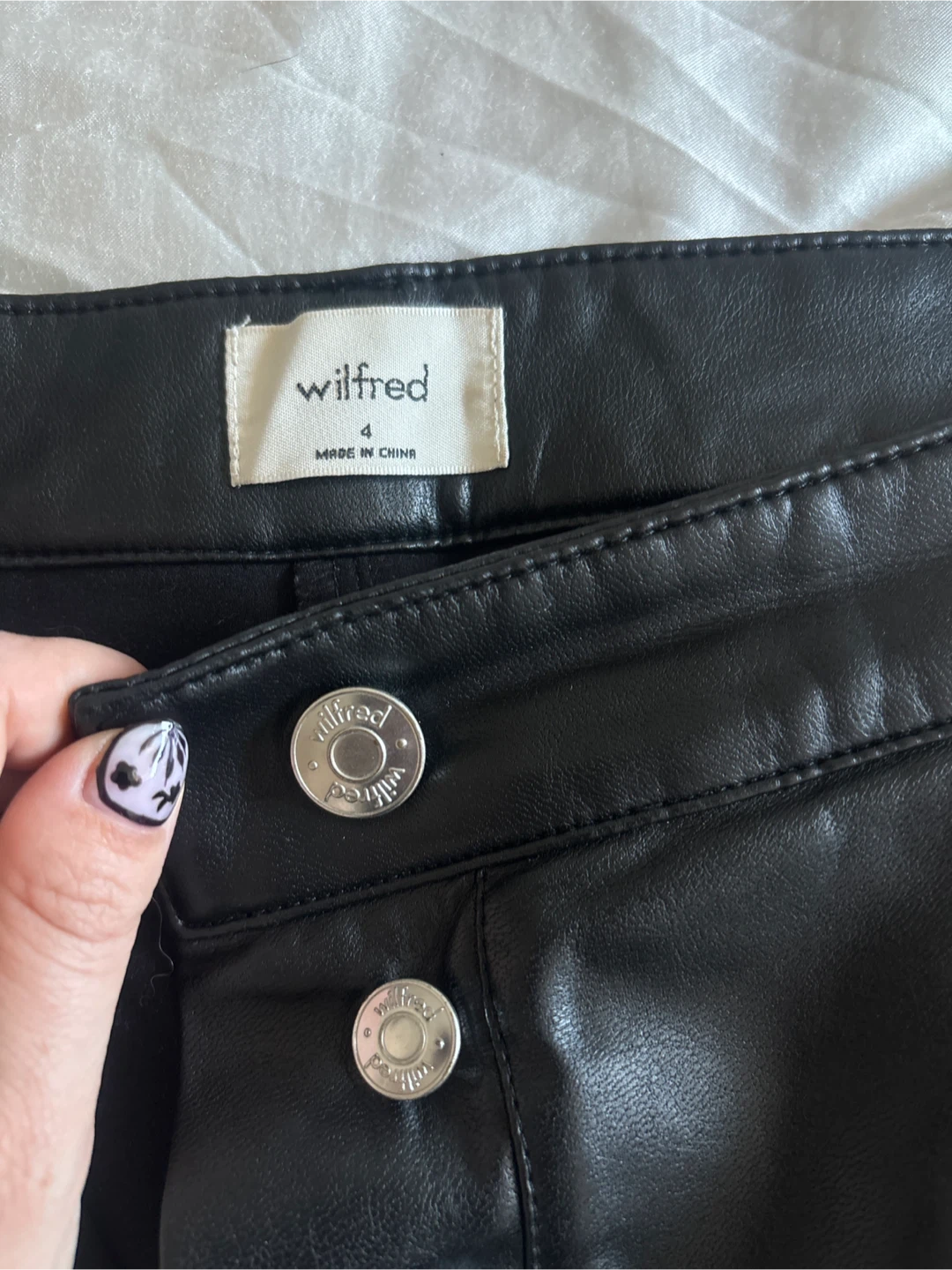Wilfred Black Faux Leather Cargo Pants Size 4 - photo 3
