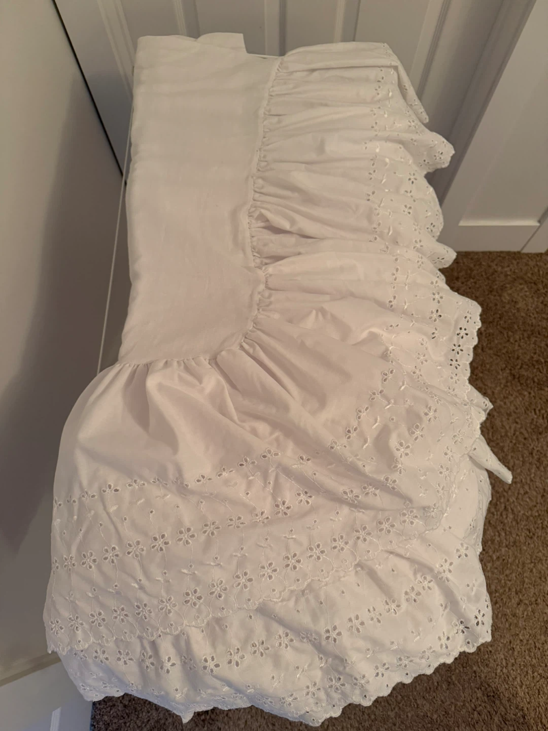 Eyelet bed skirt - double bed
