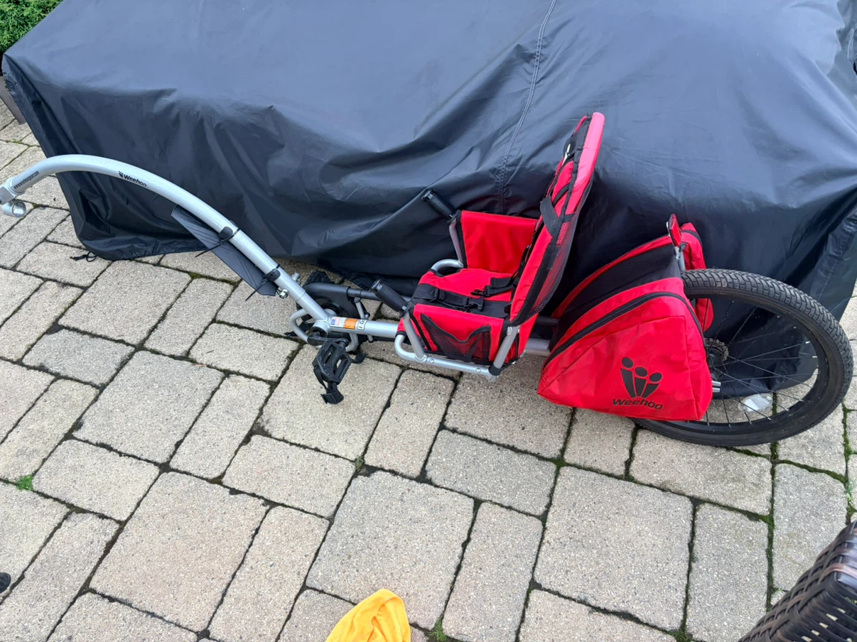 Weehoo recumbent bike trailer for child - photo 2
