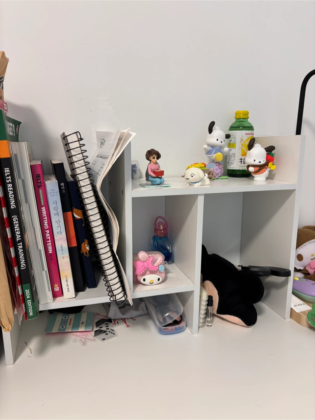 Moving sale!! White desk + shelve - photo 2