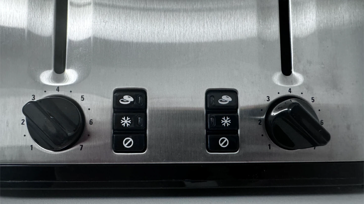 Black+Decker 4-Slice Toaster – Excellent Condition - photo 3