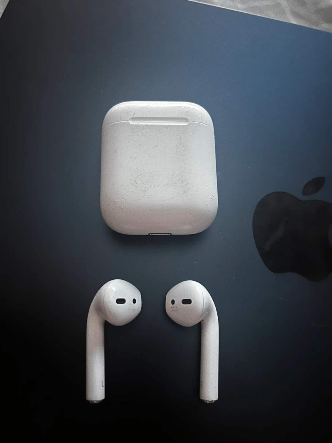 Apple AirPods with Charging Case (2nd Gen) - photo 3
