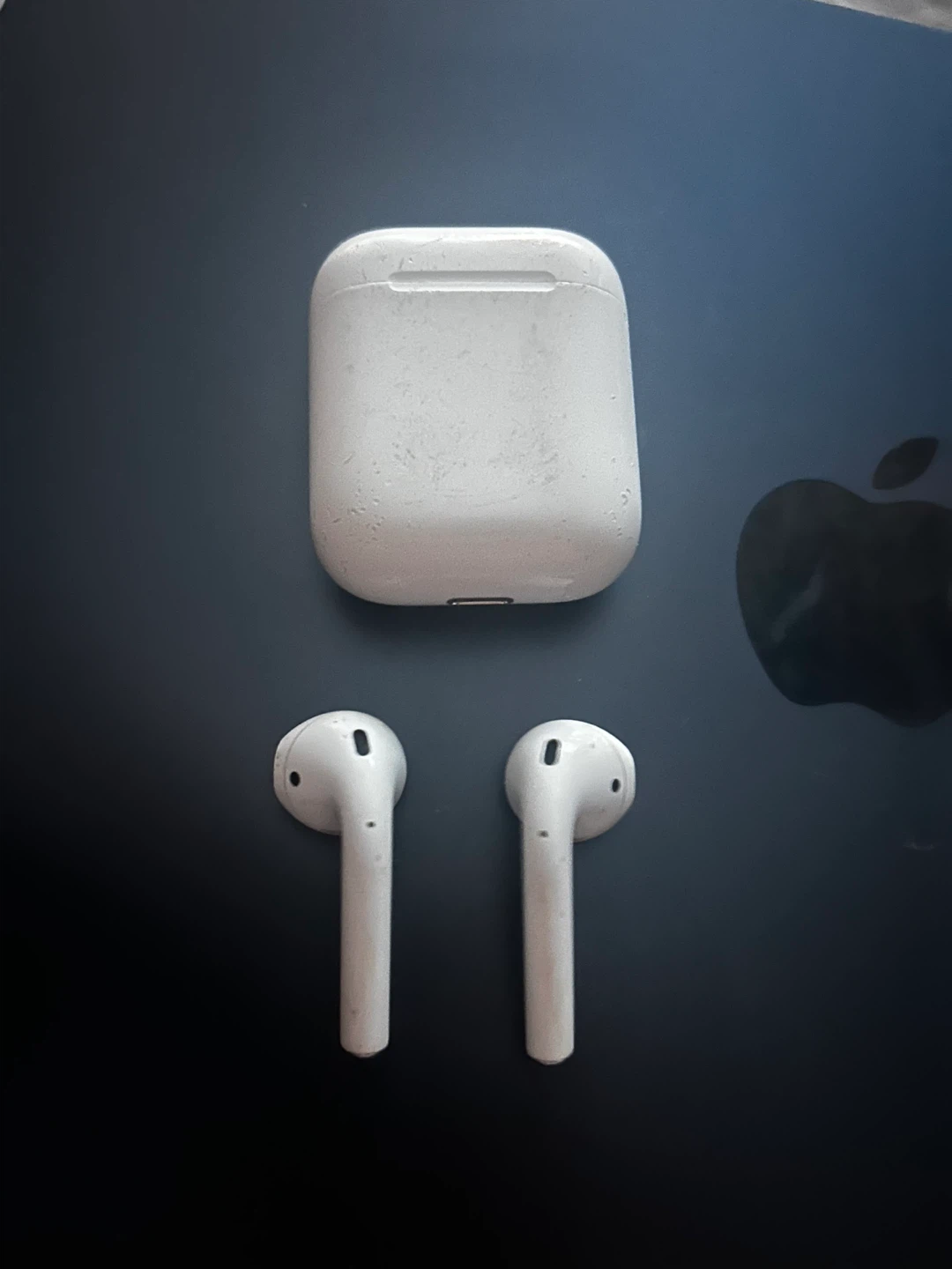 Apple AirPods with Charging Case (2nd Gen) - photo 4