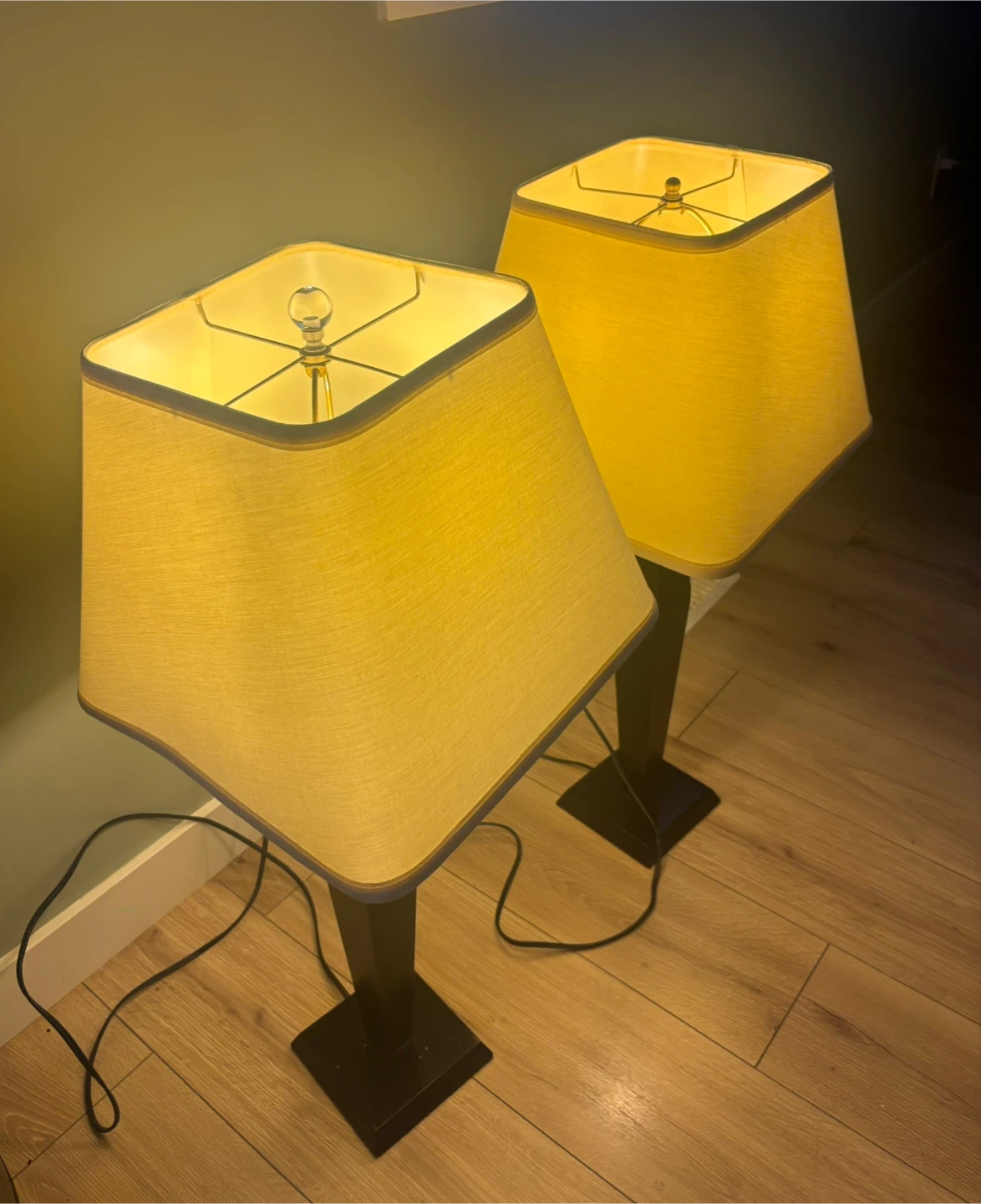 Set of 2 Square Lamps with Yellow Shades - photo 2