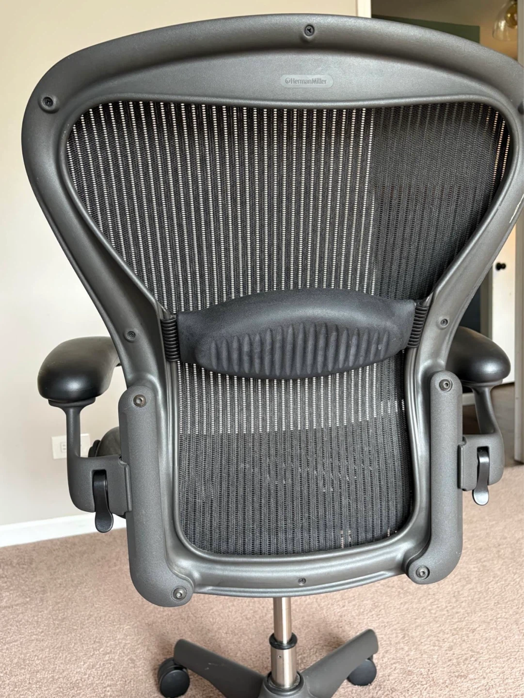 Herman Miller Aeron Chair - photo 2