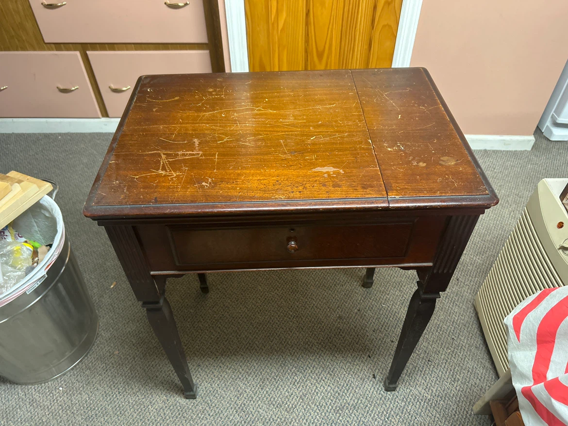 Vintage Singer Sewing Machine with Cabinet - photo 5