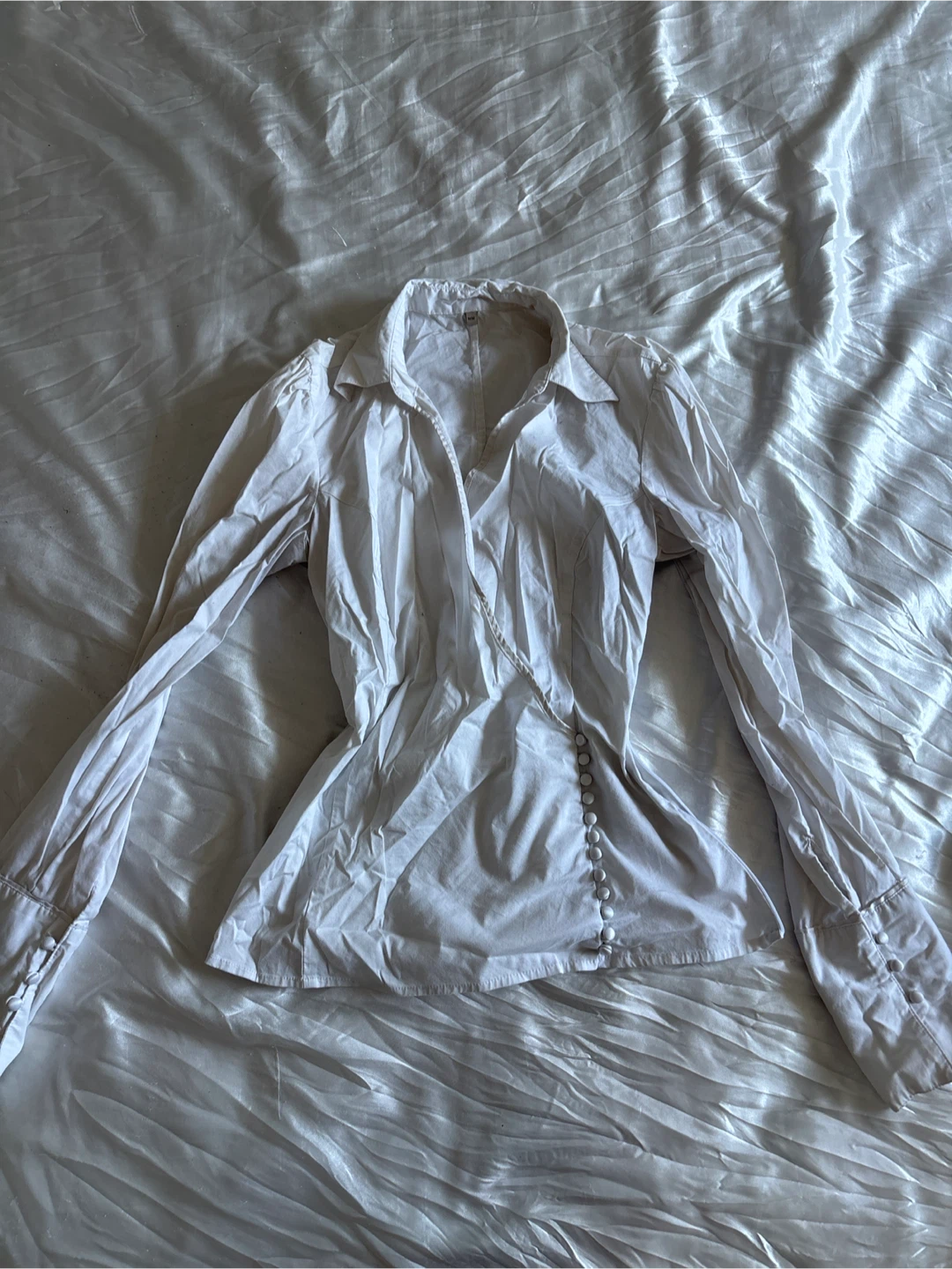 RW&CO. White Button-Up Shirt - Size M/M