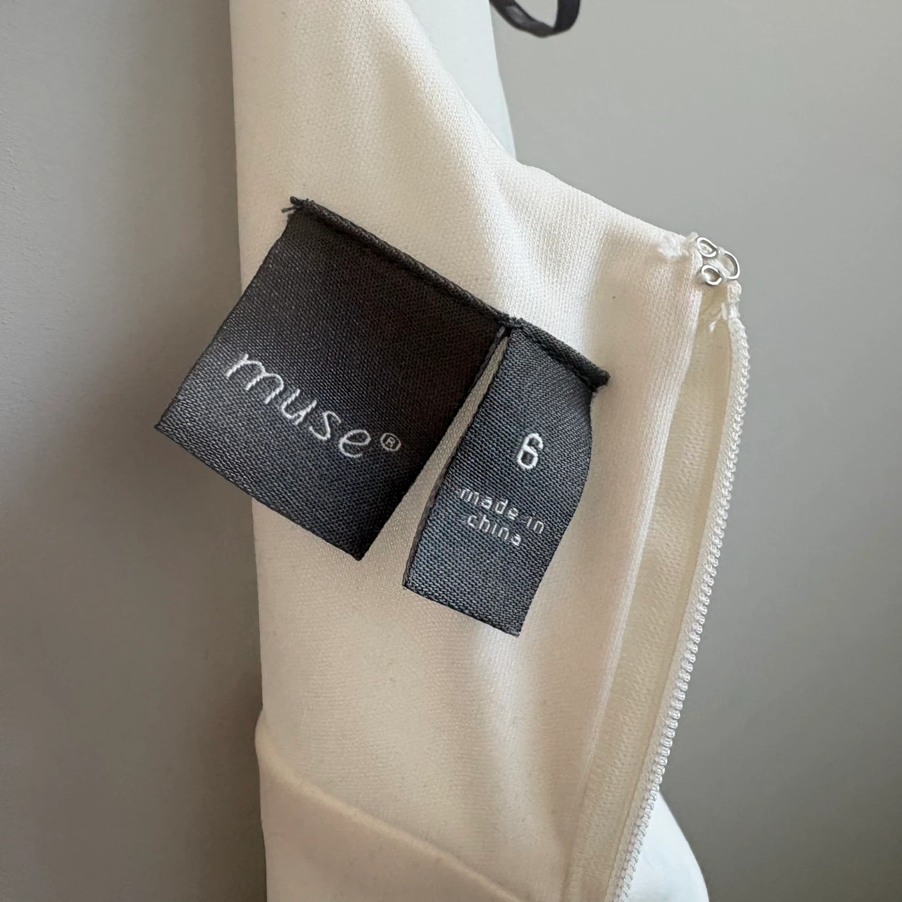 Muse White Dress Size 6 - photo 5